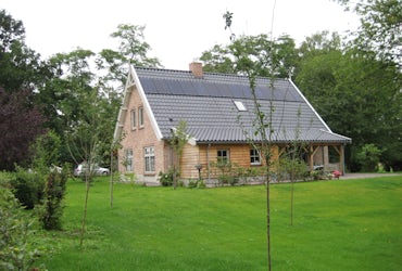 Saksische boerderij met aangebouwde overkapping